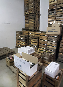 Packen zur Auslieferung der Weine-1