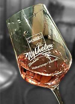 Packen zur Auslieferung der Weine-1